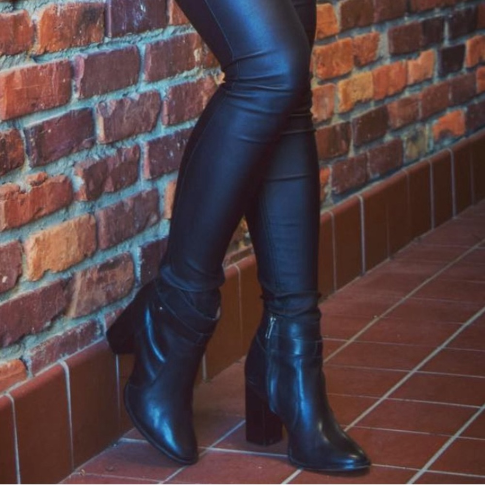 Madewell “Sammie” Black Leather Ankle Boots 8.5